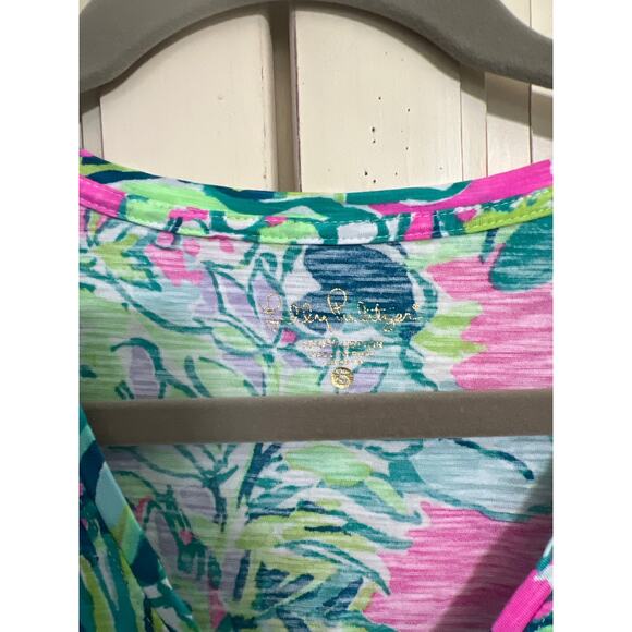 Lilly Pulitzer size small v-neck tee t-shirt - Picture 2 of 2